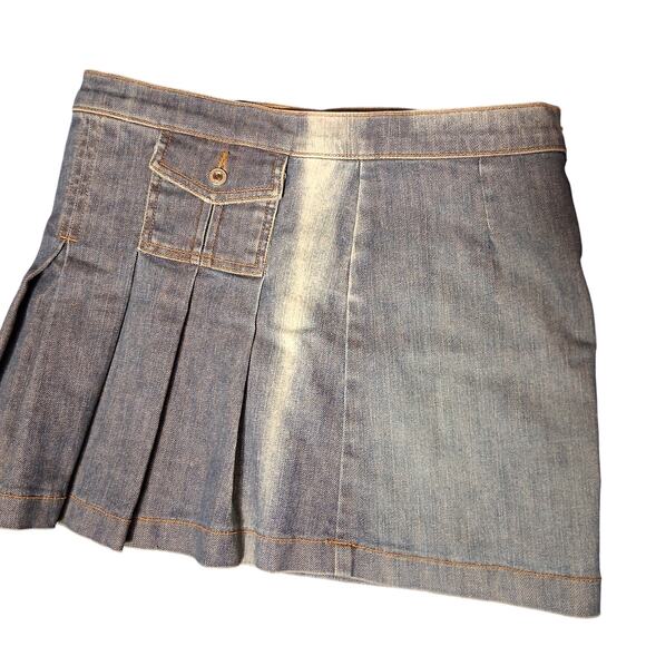 Y2K Juicy Couture Pleated Mini Skirt ONE SIDE HAS FADING Denim Front Pockets - Picture 9 of 11
